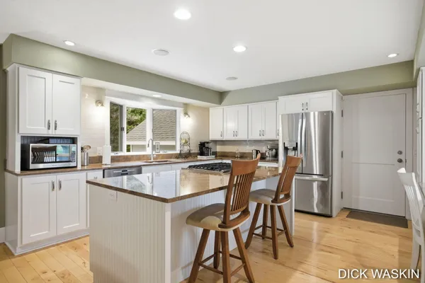 $919,000 | 6515 Clearbrook Drive, Saugatuck, MI 49453