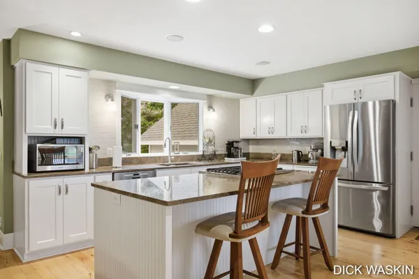 $919,000 | 6515 Clearbrook Drive, Saugatuck, MI 49453