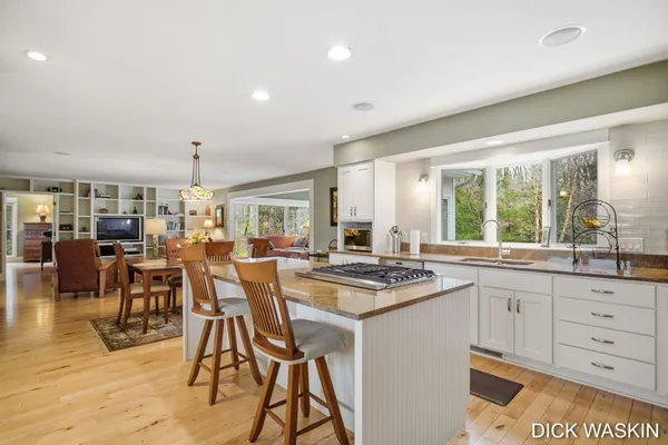 $919,000 | 6515 Clearbrook Drive, Saugatuck, MI 49453