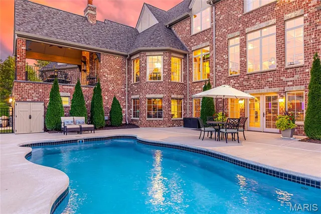 $1,979,000 | 42 Windcastle Place, St. Charles, MO 63304