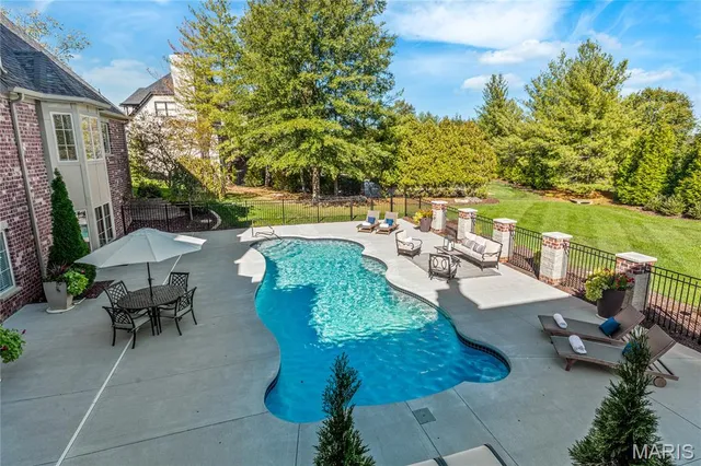 $1,979,000 | 42 Windcastle Place, St. Charles, MO 63304