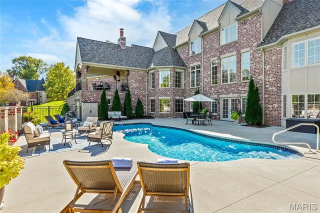 $1,979,000 | 42 Windcastle Place, St. Charles, MO 63304