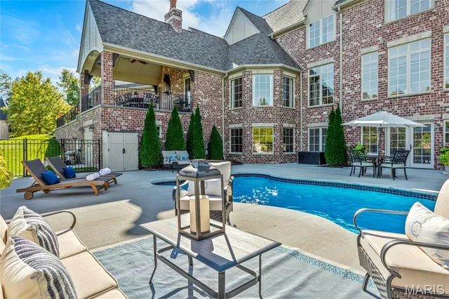 $1,979,000 | 42 Windcastle Place, St. Charles, MO 63304
