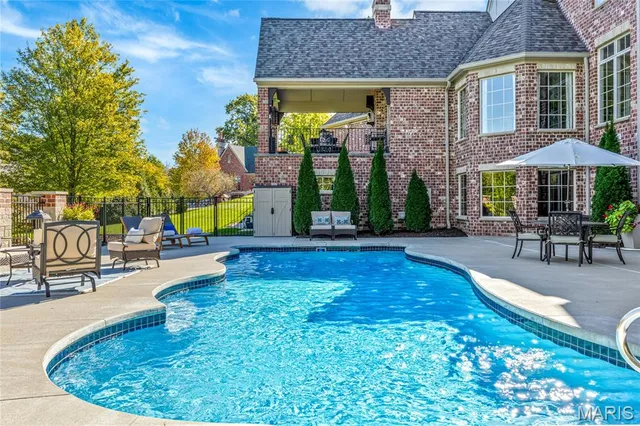 $1,979,000 | 42 Windcastle Place, St. Charles, MO 63304