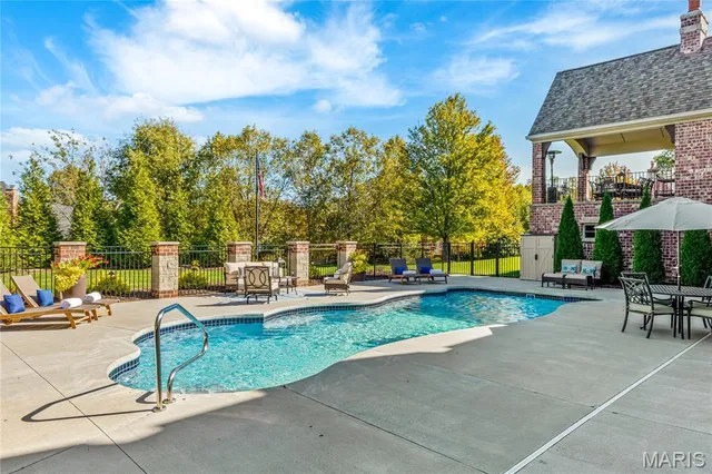 $1,979,000 | 42 Windcastle Place, St. Charles, MO 63304
