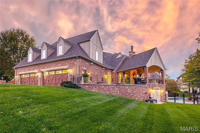$1,979,000 | 42 Windcastle Place, St. Charles, MO 63304