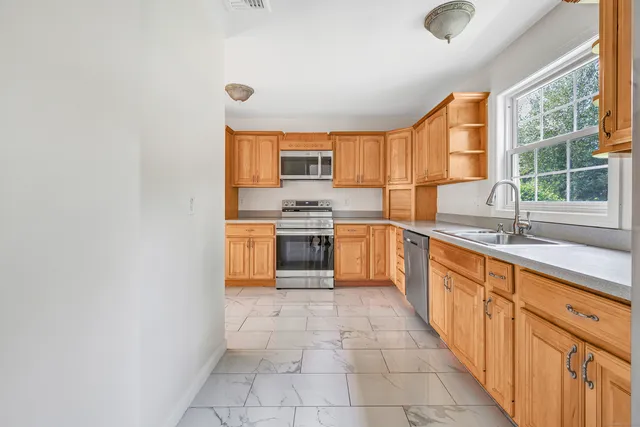 $3,500 | 18 Kathryn Drive, Bridgeport, CT 06610