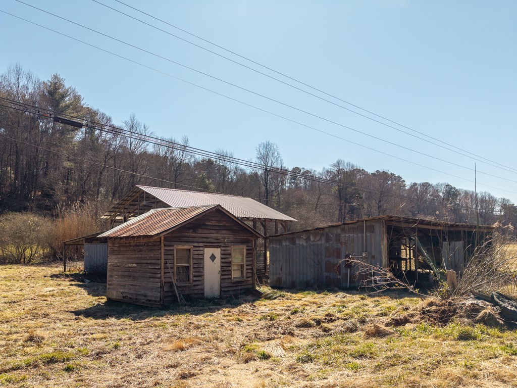 7589 Tails Creek Road Ellijay, GA 30540 - Photo 13 of 44 a view of a house