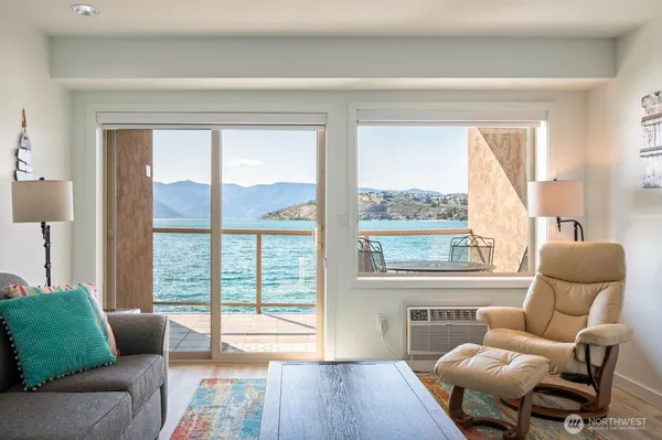 $384,950 | 322 West Woodin Avenue, Unit 526, Chelan, WA 98816