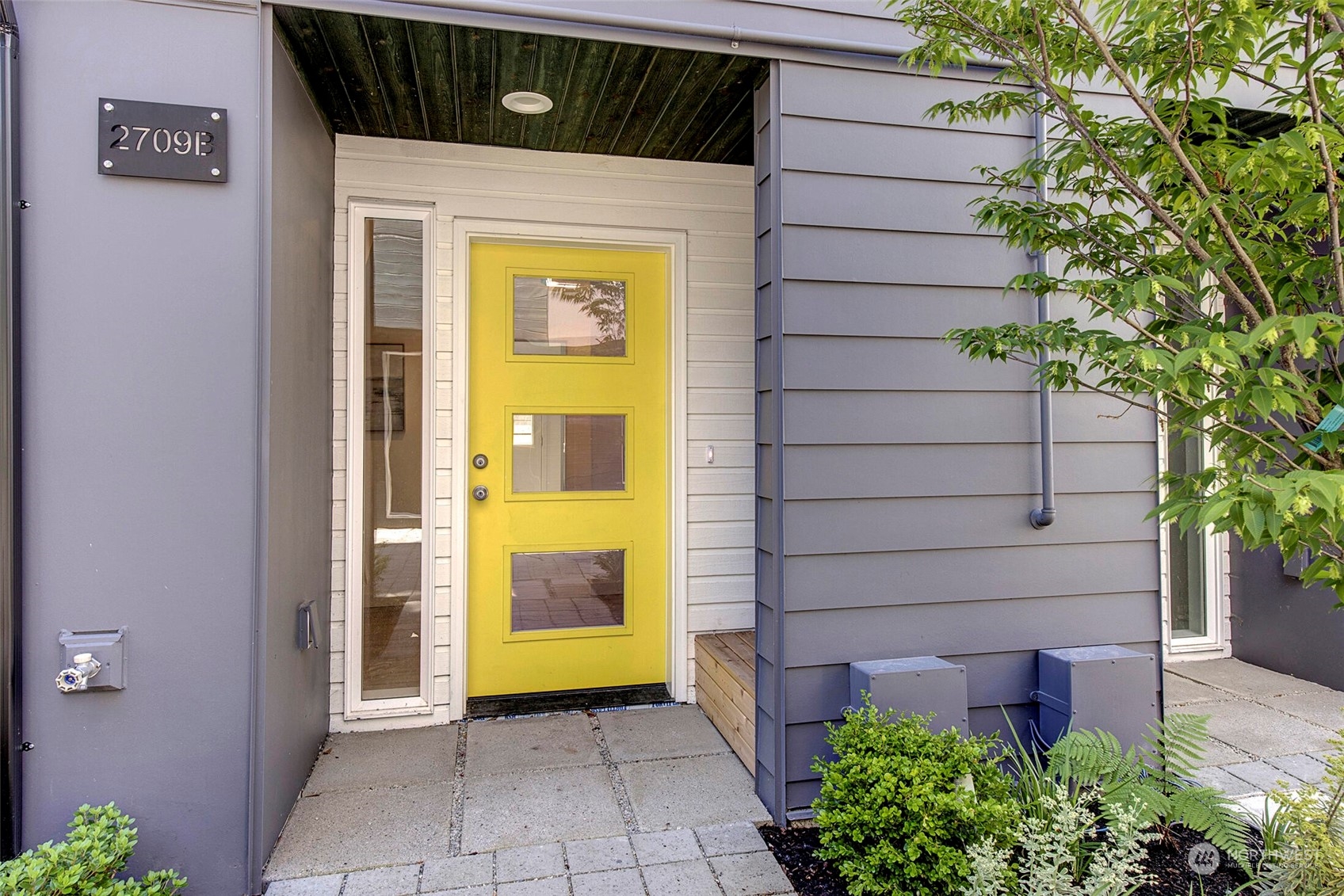 2709 East Yesler Way, Unit B Seattle, WA 98122 - Photo 3 of 27