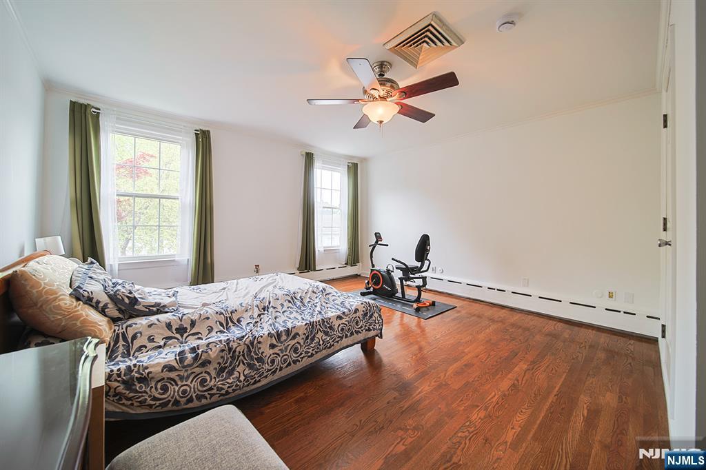 586 Hillside Street Ridgefield, NJ 07657 - Photo 31 of 46