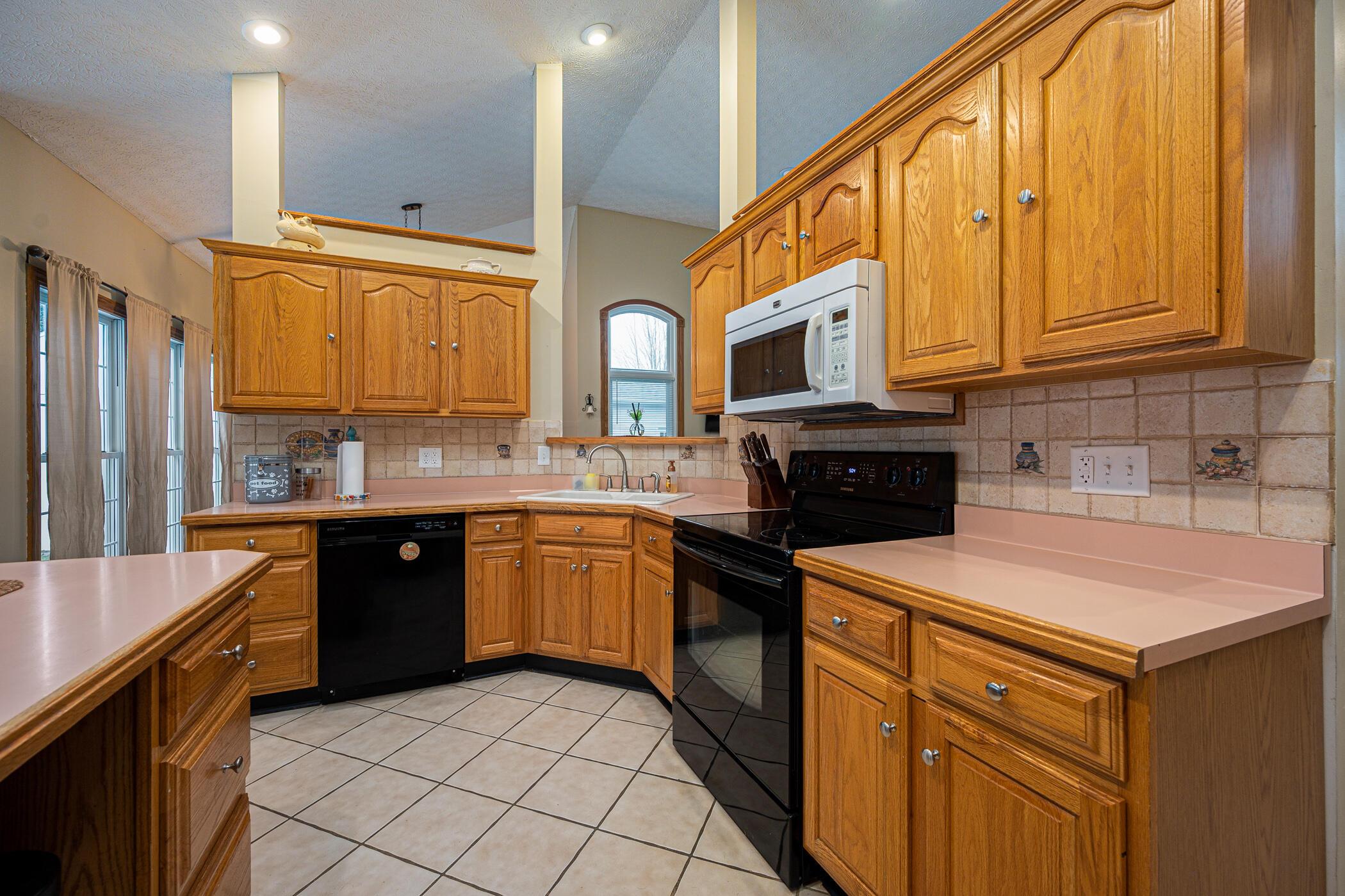 326 Chatham Road Circleville, OH 43113 - Photo 13 of 36 326 Chatham Rd, Circleville, OH 43113_04