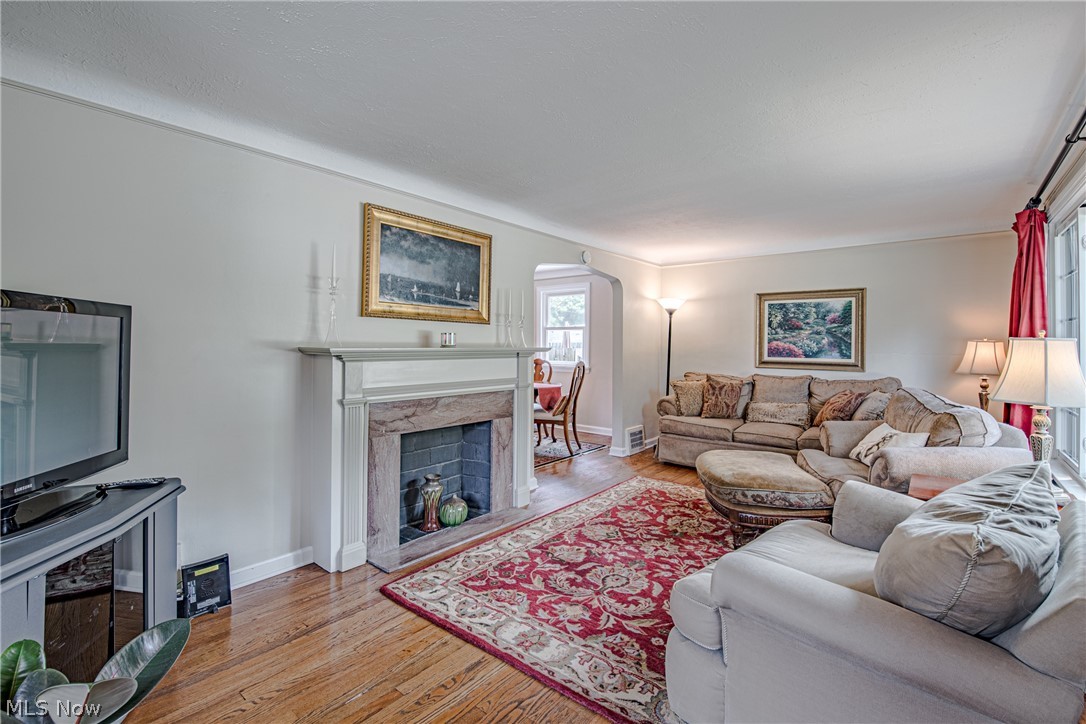 4799 Farnhurst Road Cleveland, OH 44124 - Photo 7 of 33