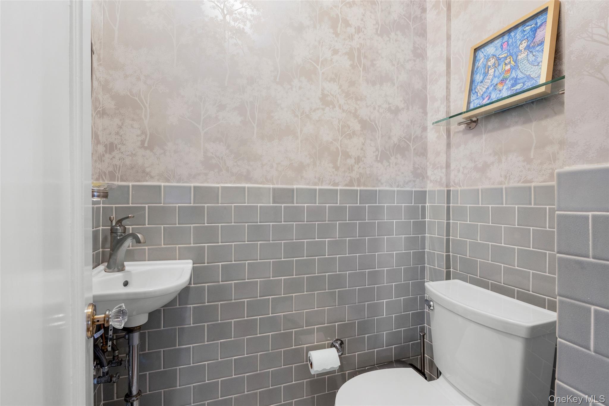 58 Burkewood Road Mount Vernon, NY 10552 - Photo 12 of 43 a bathroom with a toilet sink and mirror