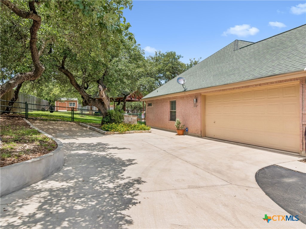 184 Stockman Circle Spring Branch, TX 78070 - Photo 8 of 47