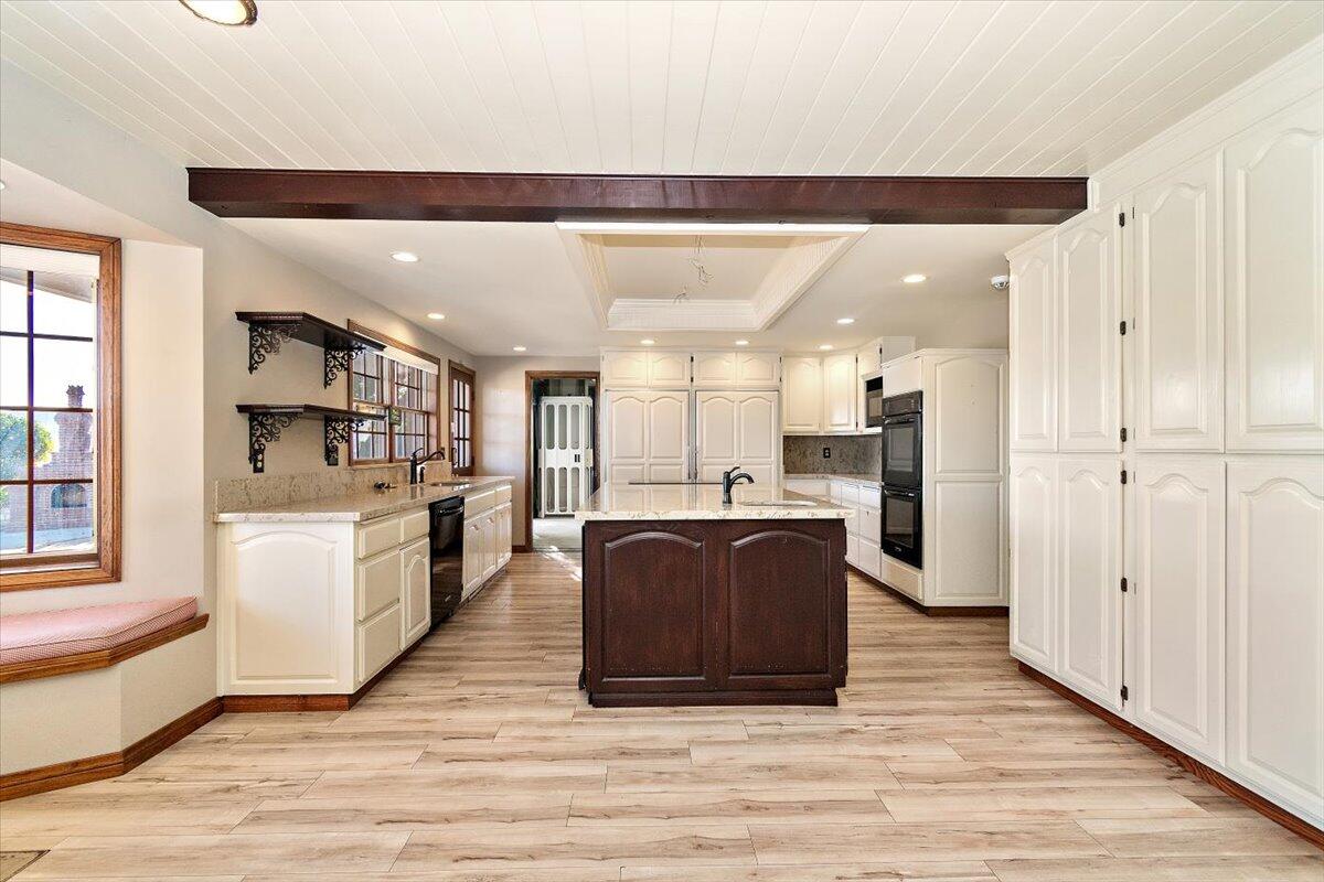 13292 Revello Road Redlands, CA 92373 - Photo 31 of 81 a living room with stainless steel appliances kitchen island granite countertop a stove and a refrigerator