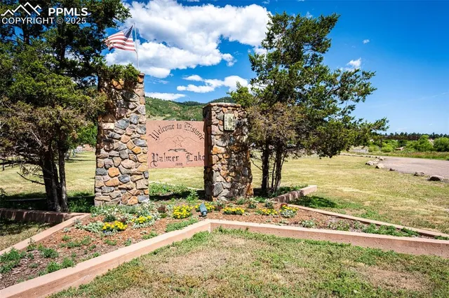 a view of a yard with an outdoor space