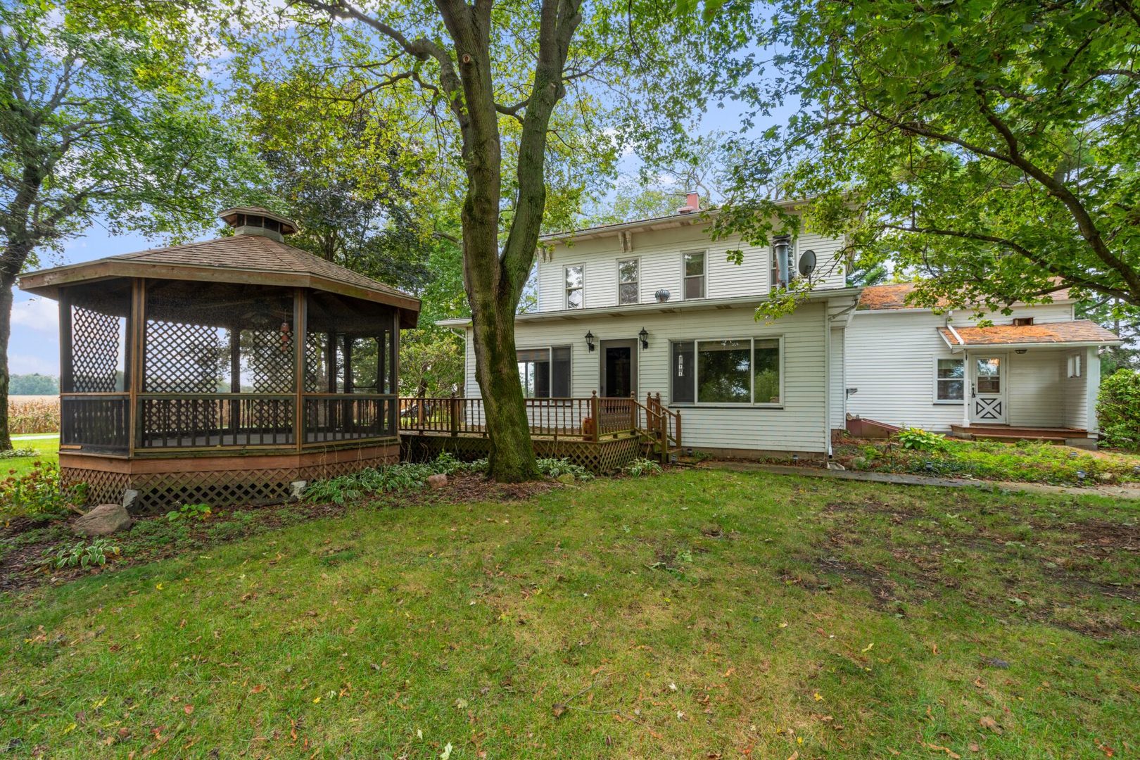 560 B Vilmin Road Plano, IL 60545 - Photo 2 of 36 a view of a house with backyard and garden