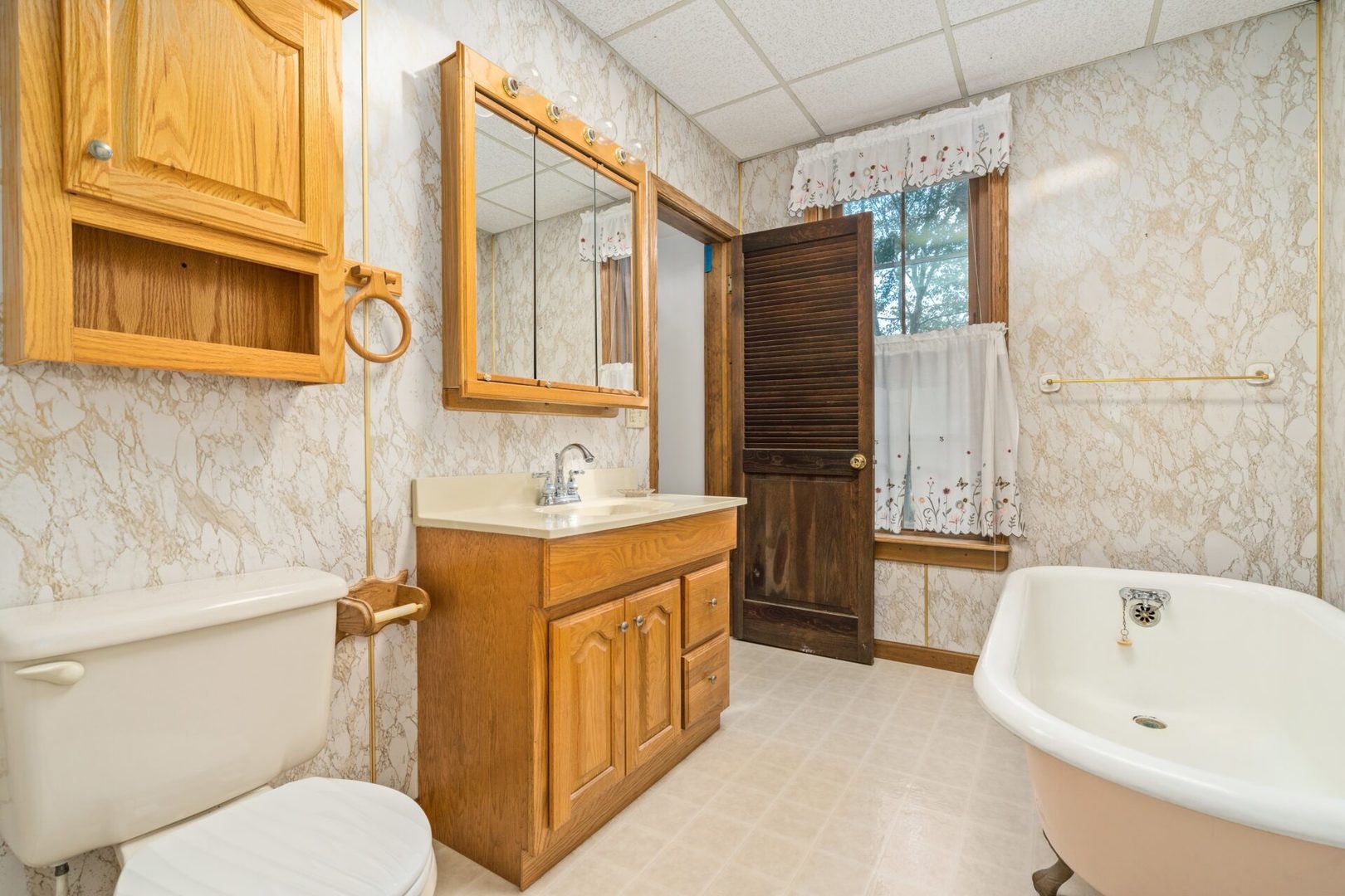 560 B Vilmin Road Plano, IL 60545 - Photo 18 of 36 a bathroom with a sink a toilet and shower