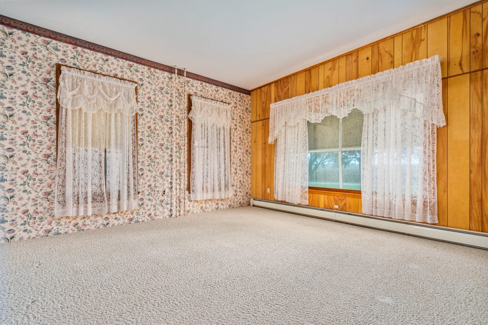 560 B Vilmin Road Plano, IL 60545 - Photo 19 of 36 an empty room with windows