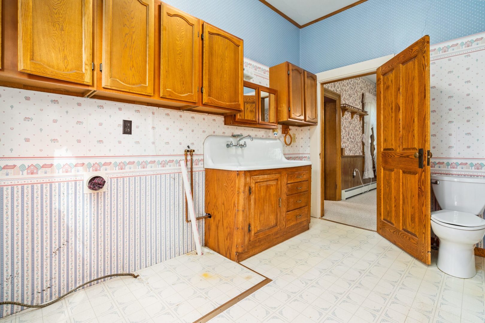 560 B Vilmin Road Plano, IL 60545 - Photo 22 of 36 a bathroom with a sink a toilet and shower