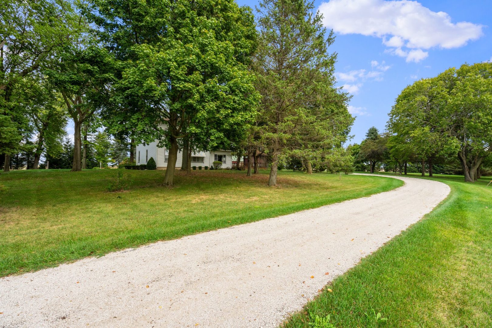 560 B Vilmin Road Plano, IL 60545 - Photo 4 of 36 a view of a park with large trees