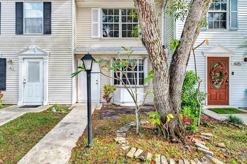 a view of a yard in front of a house