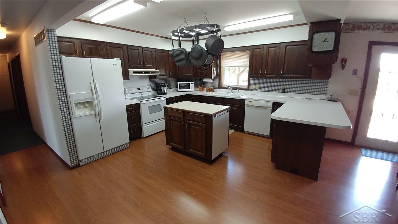 2313 South Reimer Road Saginaw, MI 48601 - Photo 10 of 31 31322614-9.JPG
