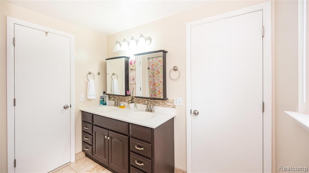 101 Dalton Drive Rochester Hills, MI 48307 - Photo 21 of 44