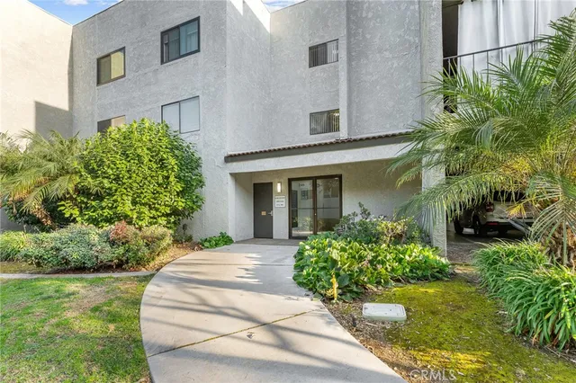 $450,000 | 246 East Fern Avenue, Unit 109, Redlands, CA 92373