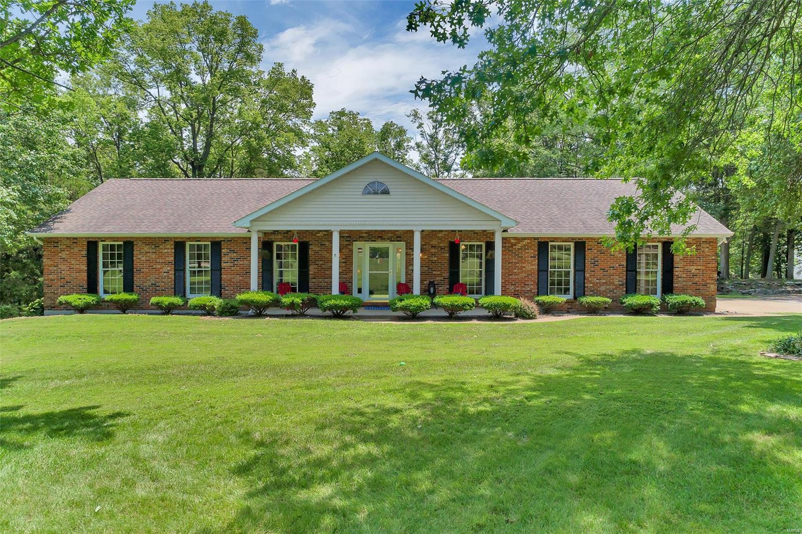 4 Arrowhead Court Waterloo, IL 62298 - Photo 1 of 45