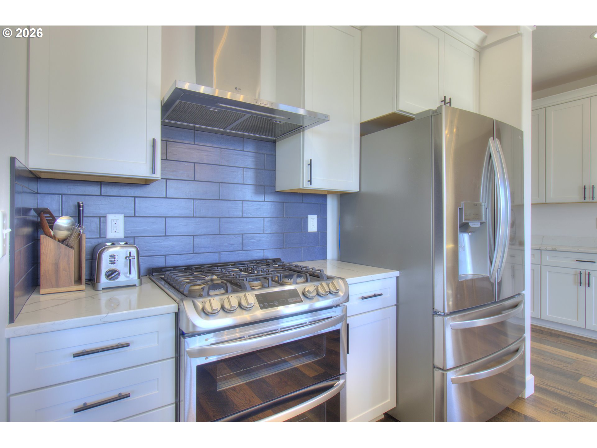 95660 Spirit Ridge Road Gold Beach, OR 97444 - Photo 11 of 34 a kitchen with granite countertop a stove and a refrigerator