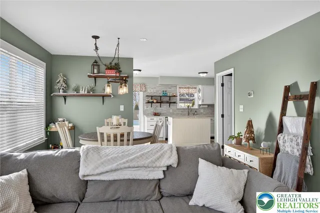 $469,900 | 275 Crown Drive, Easton, PA 18040