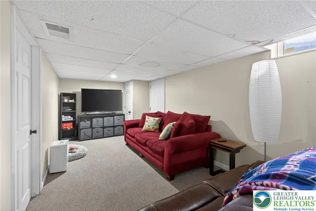 $469,900 | 275 Crown Drive, Easton, PA 18040