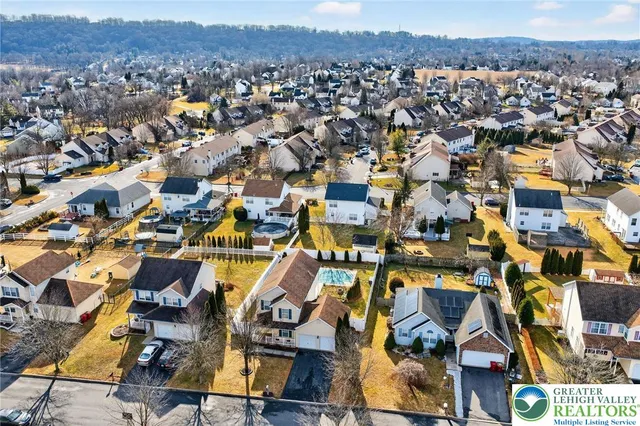 $469,900 | 275 Crown Drive, Easton, PA 18040