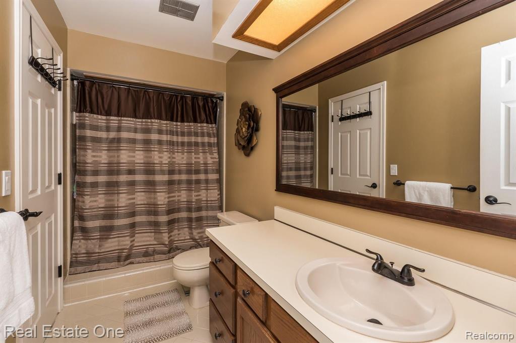 2090 Cumberland Road Rochester, MI 48307 - Photo 24 of 32