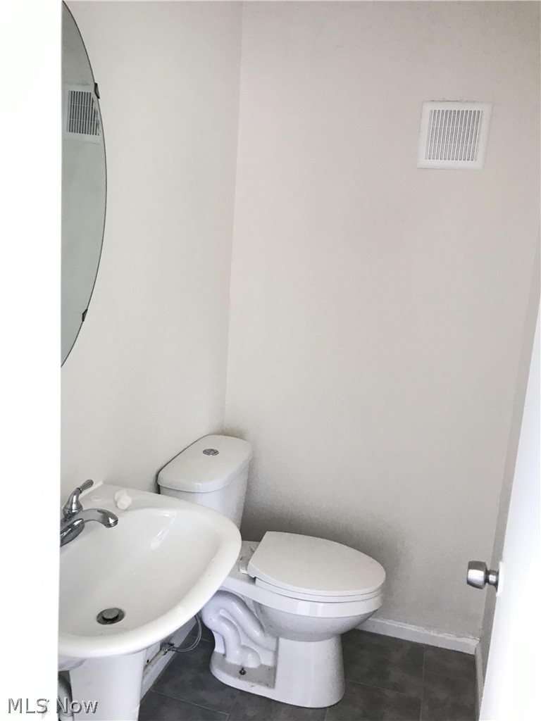 3263 Yorkshire Road Cleveland, OH 44118 - Photo 9 of 20