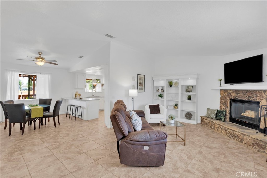 22672 El Centro Road Apple Valley, CA 92307 - Photo 3 of 42 living room, dining area and kitchen