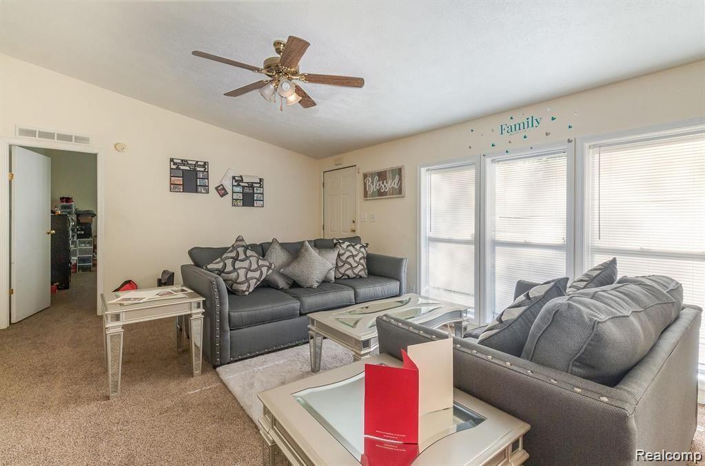 6635 Richard Road Lansing, MI 48911 - Photo 4 of 32