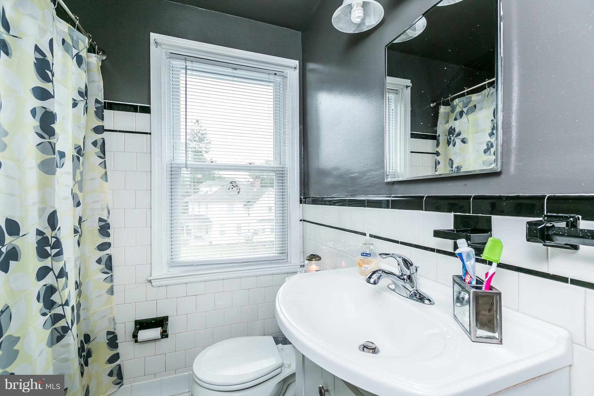 146 Cherrydell Road Baltimore, MD 21228 - Photo 12 of 19 Bath