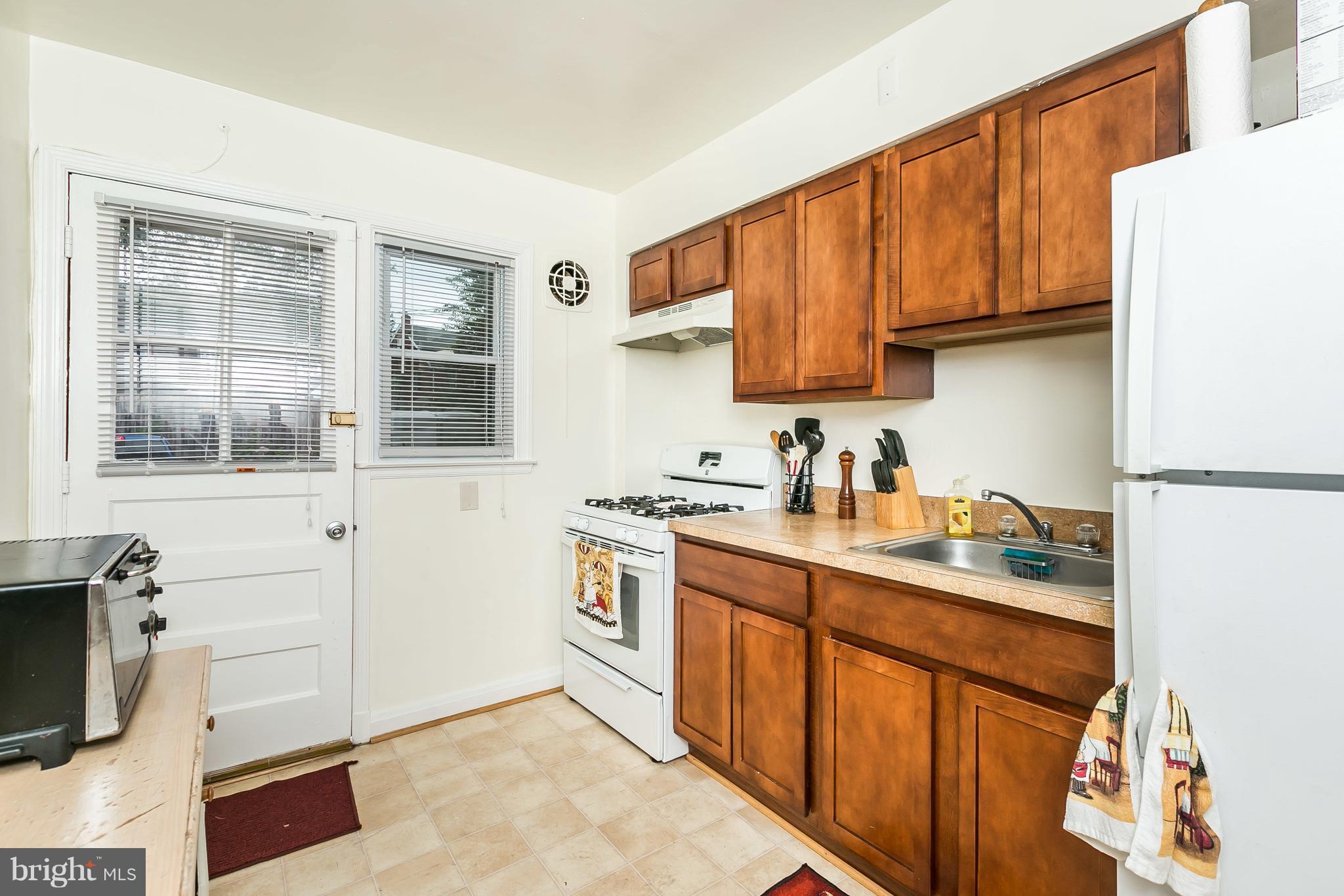 146 Cherrydell Road Baltimore, MD 21228 - Photo 9 of 19 Kitchen