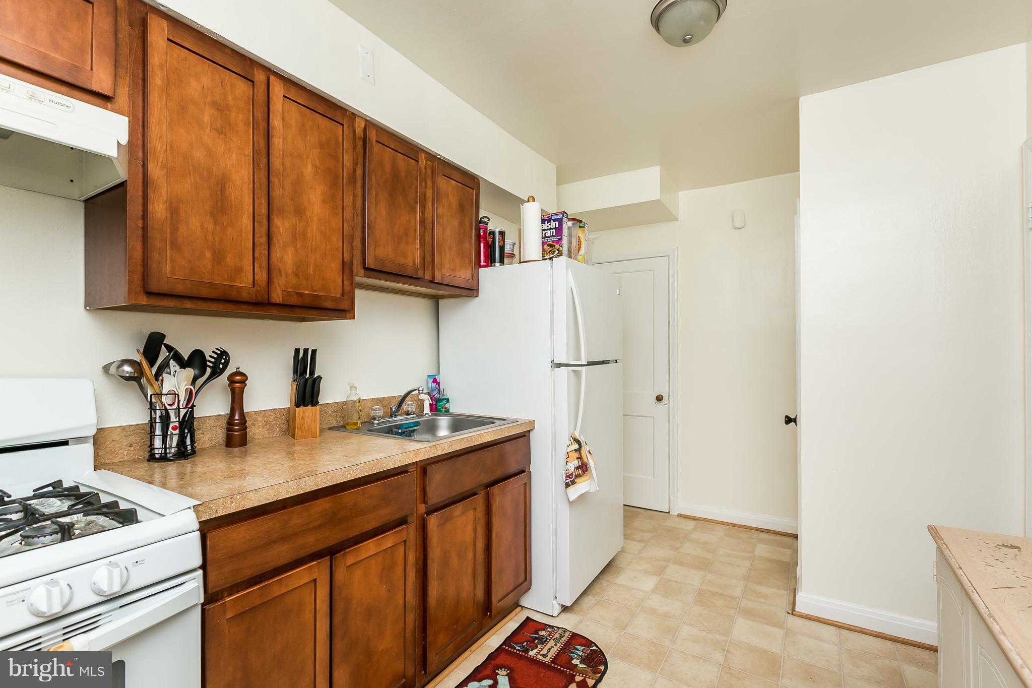 146 Cherrydell Road Baltimore, MD 21228 - Photo 10 of 19 Kitchen