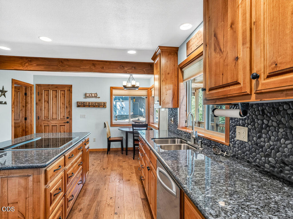 27458 Rocky Point Road Klamath Falls, OR 97601 - Photo 7 of 33
