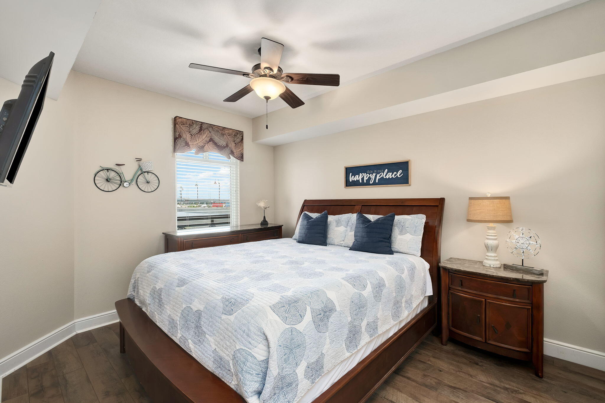 1150 Santa Rosa Boulevard, Unit 305 Fort Walton Beach, FL 32548 - Photo 26 of 43 a bedroom with bed and window