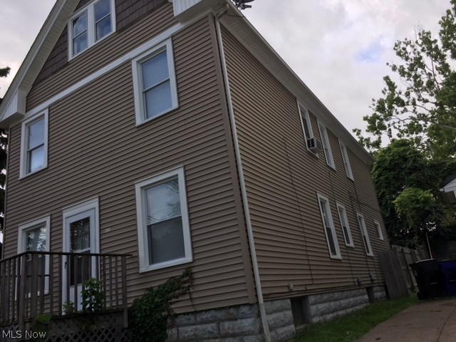 2811 Henninger Road Cleveland, OH 44109 - Photo 5 of 17