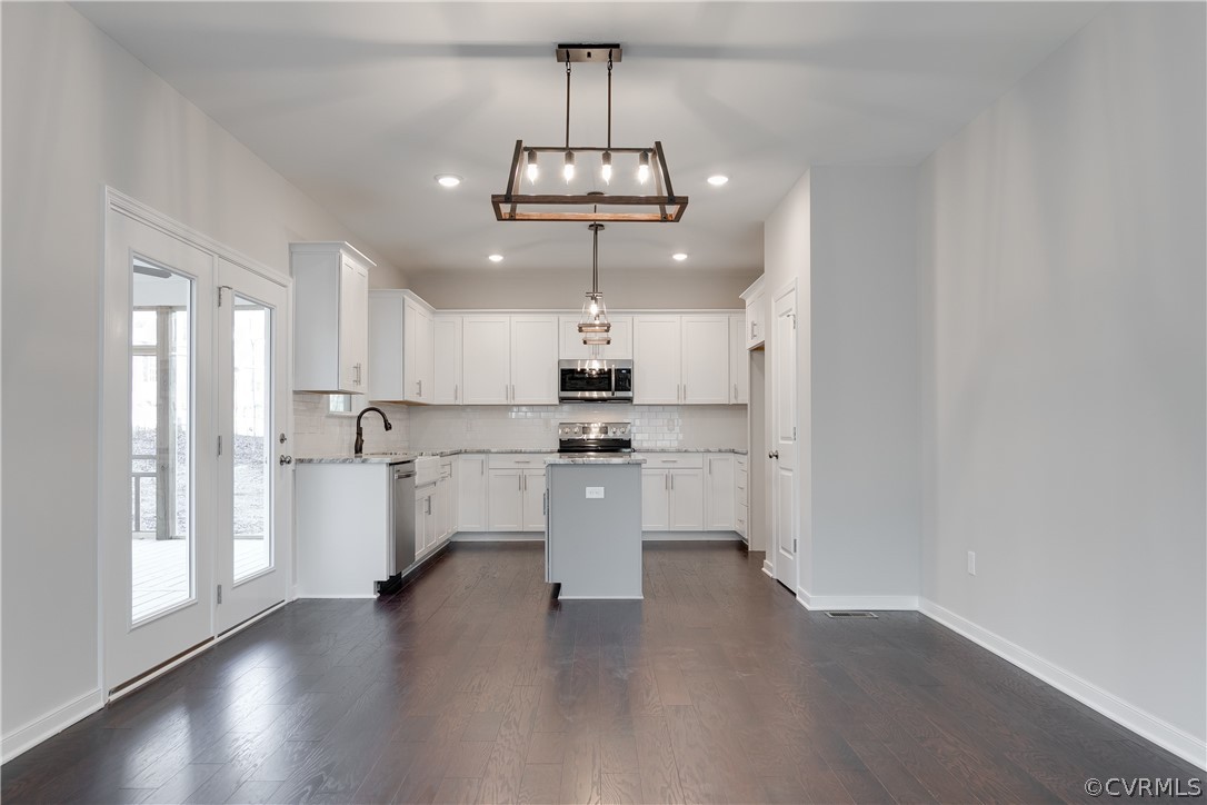FOR FINISHES EXAMPLE ONLY. PLEASE SEE INCLUDED FEATURES, BROCHURE FLOOR PLAN FOR SPECIFICS
