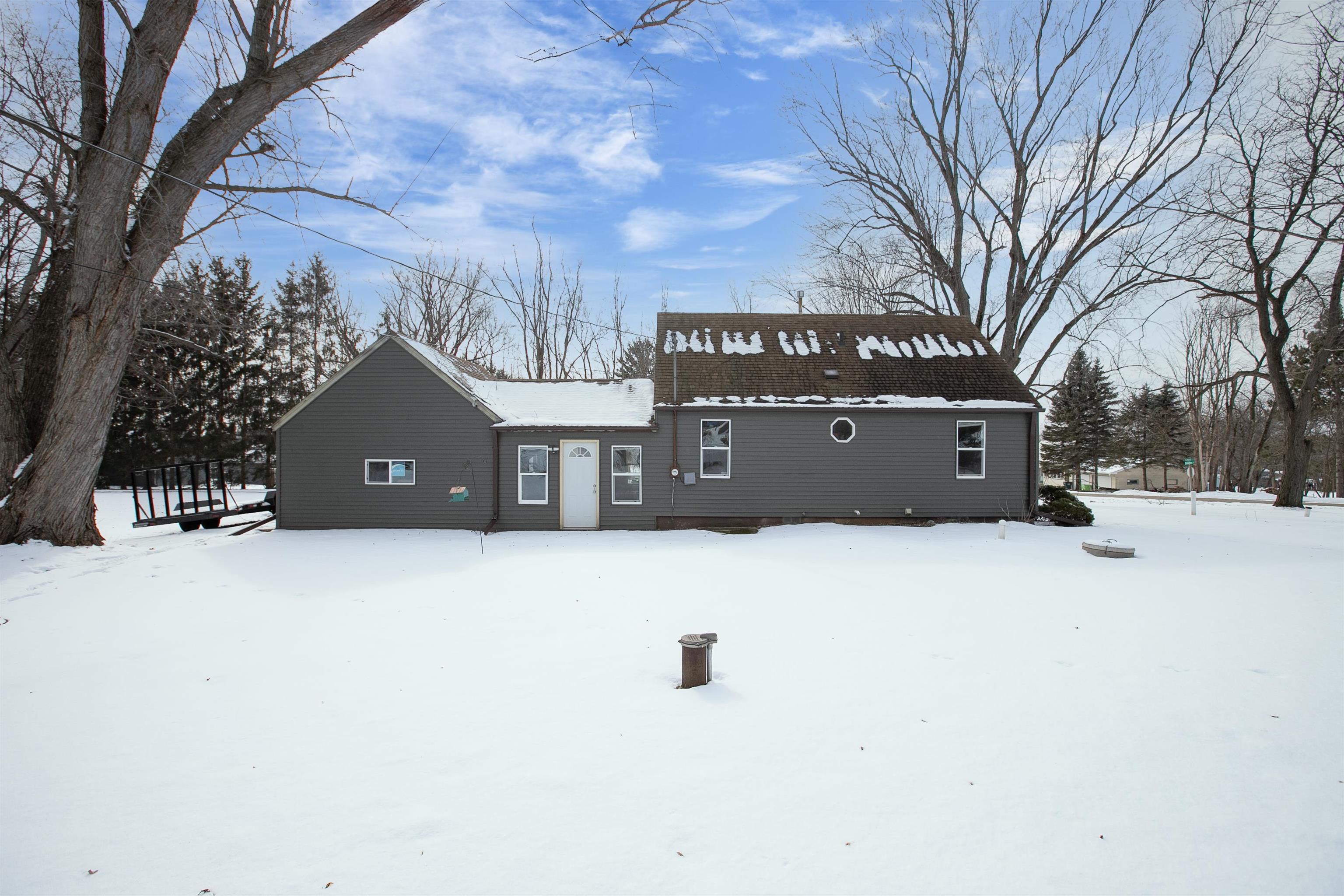 E8560 Court Street New London, WI 54961 - Photo 7 of 39