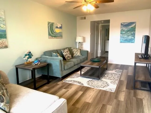 $2,000 | 53 Woodland Drive, Unit 105, Vero Beach, FL 32962
