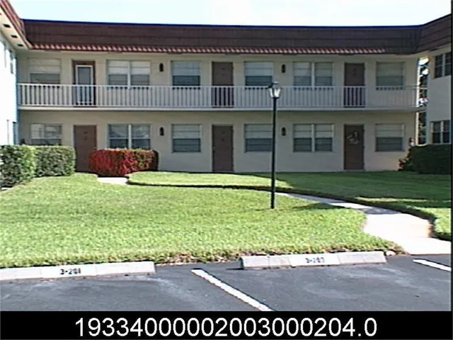 $2,000 | 53 Woodland Drive, Unit 105, Vero Beach, FL 32962