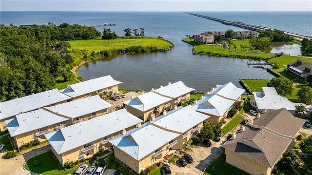 $199,999 | 109 Tops L Drive, Unit 109, Mandeville, LA 70448